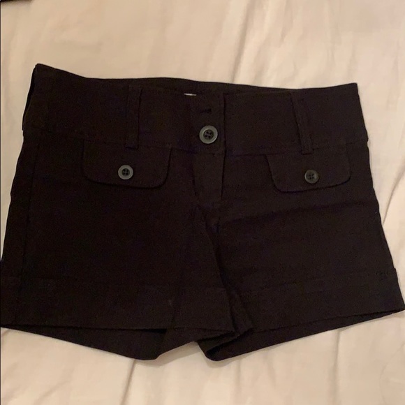 Pants, shorts, and skirt - Picture 5 of 13